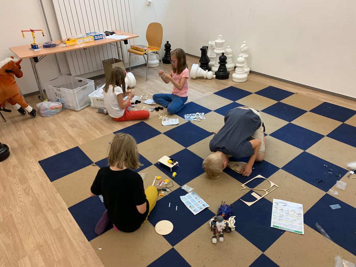 Children playing in a Chess4Kids classroom