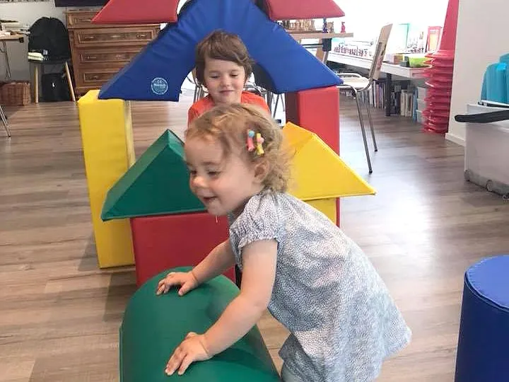 Kinder turnen bei Chess4Kids